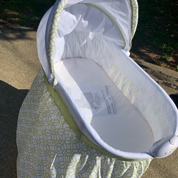 Baby Bassinet - Picture 3 of 8